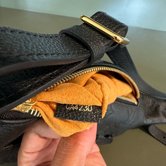 LV Empriente Bumbag. Excellent- like- new condition. - Picture 3 of 10